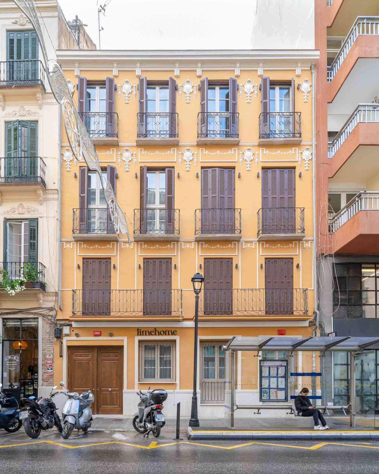 Limehome Malaga Calle Victoria Exterior photo