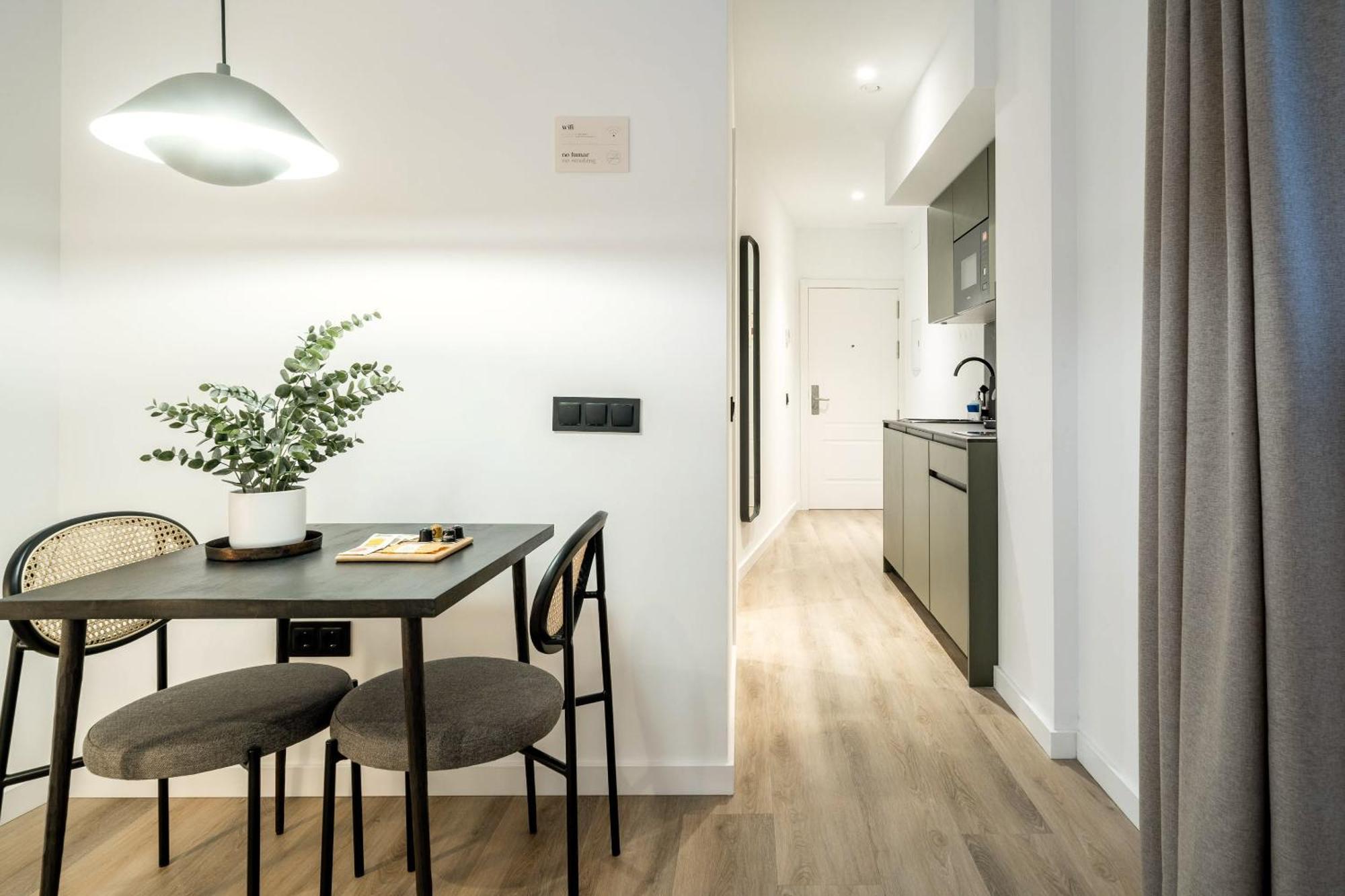 Limehome Malaga Calle Victoria Exterior photo
