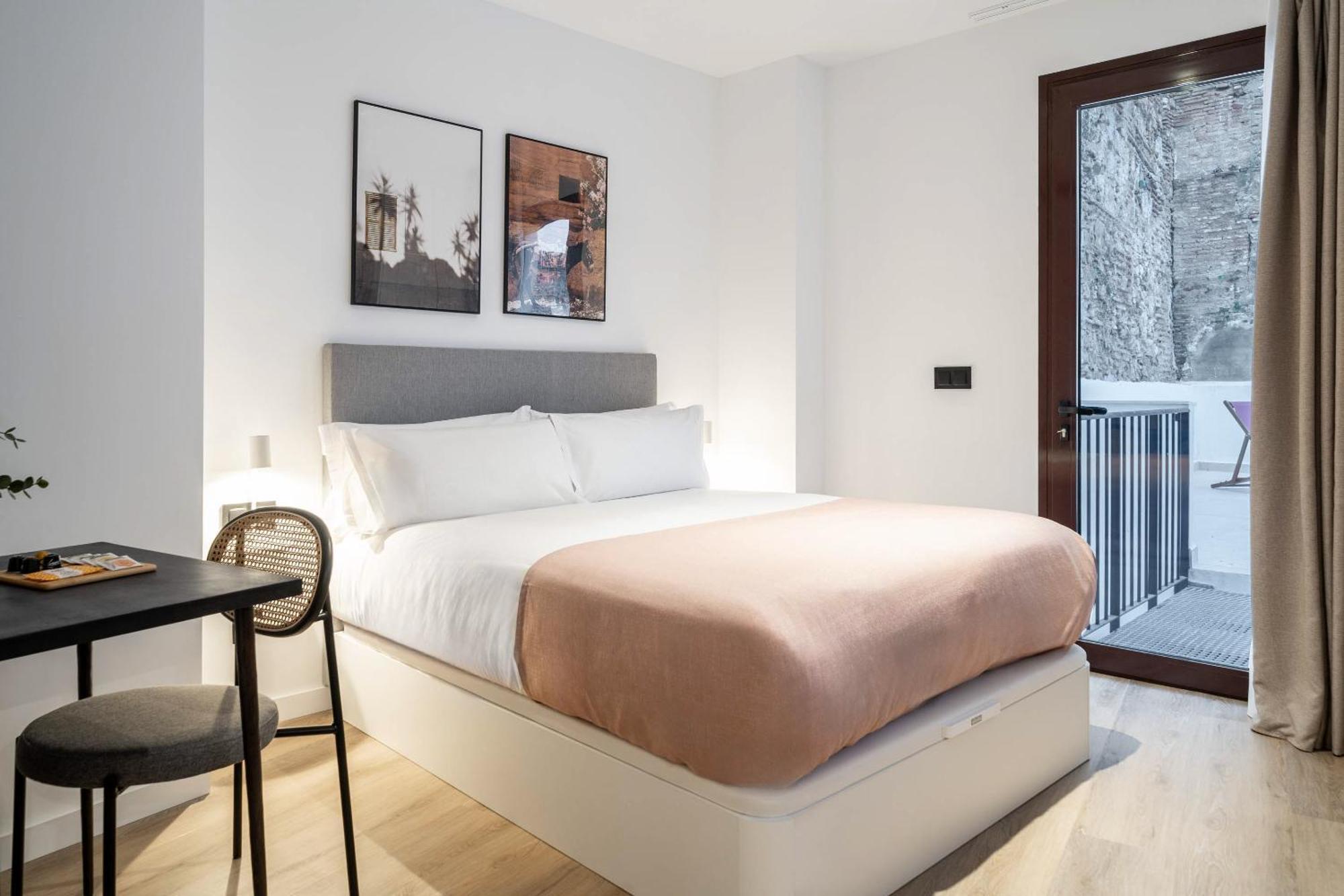 Limehome Malaga Calle Victoria Exterior photo