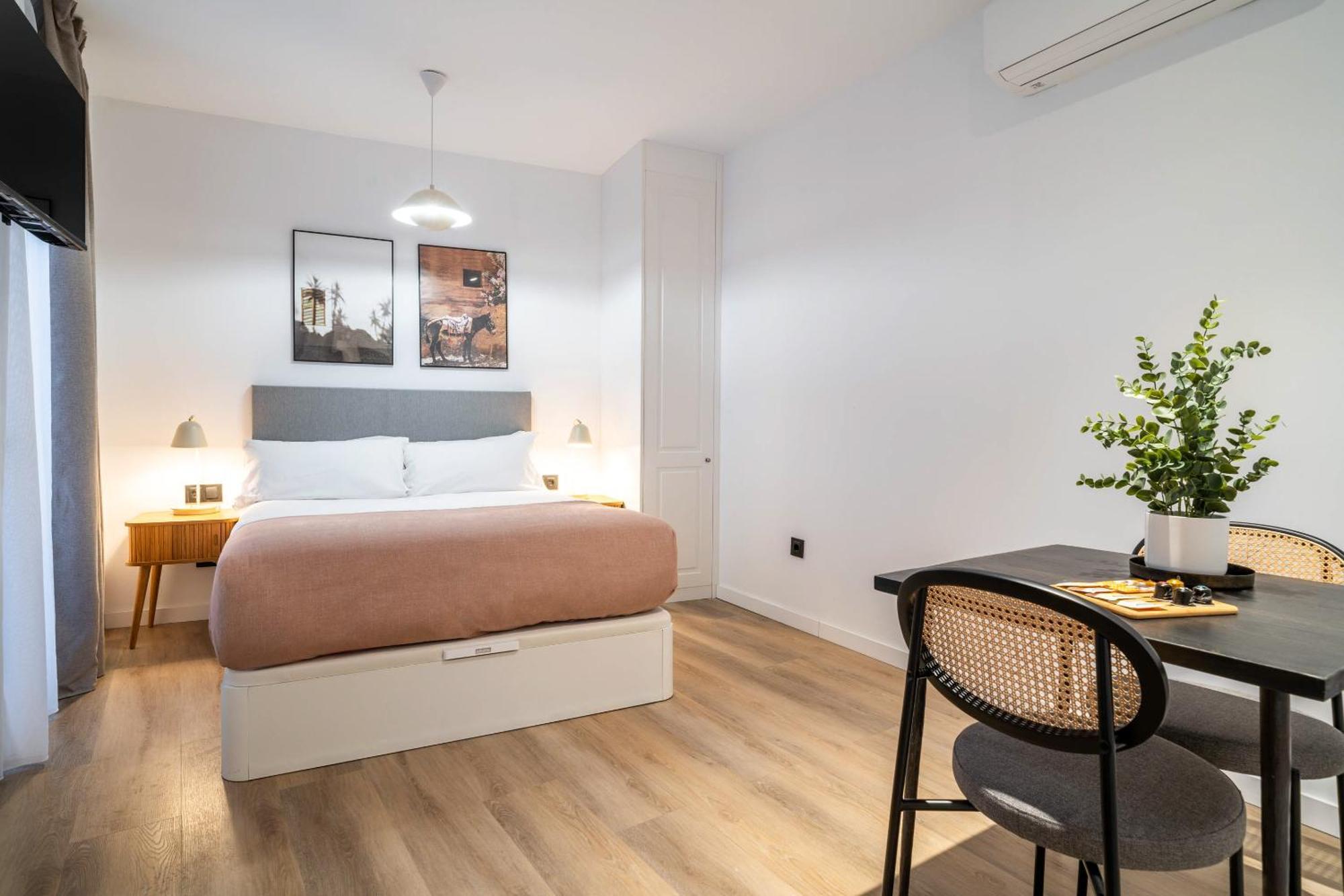 Limehome Malaga Calle Victoria Room photo