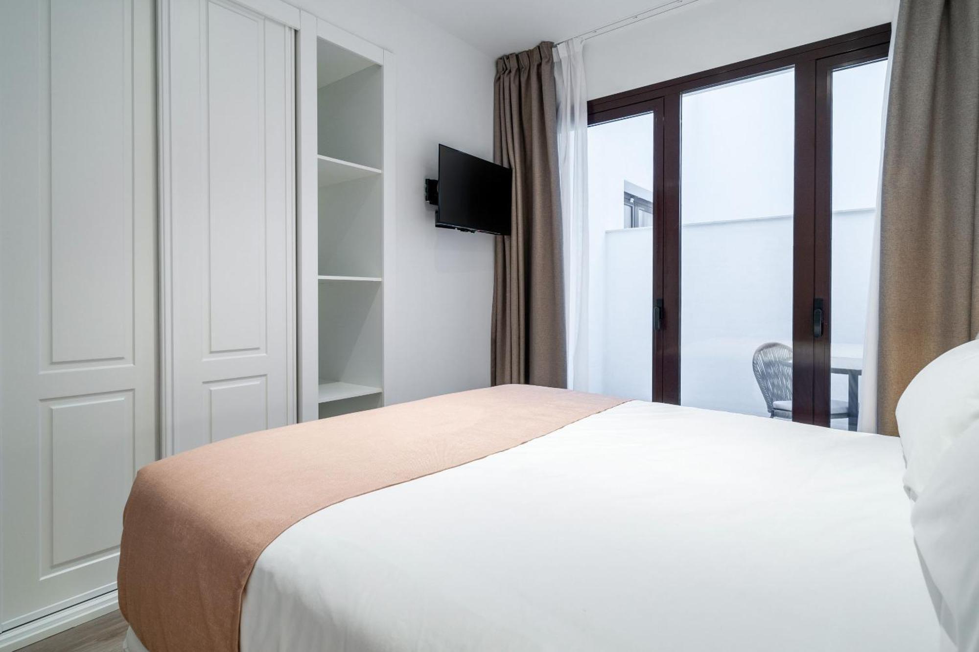 Limehome Malaga Calle Victoria Room photo