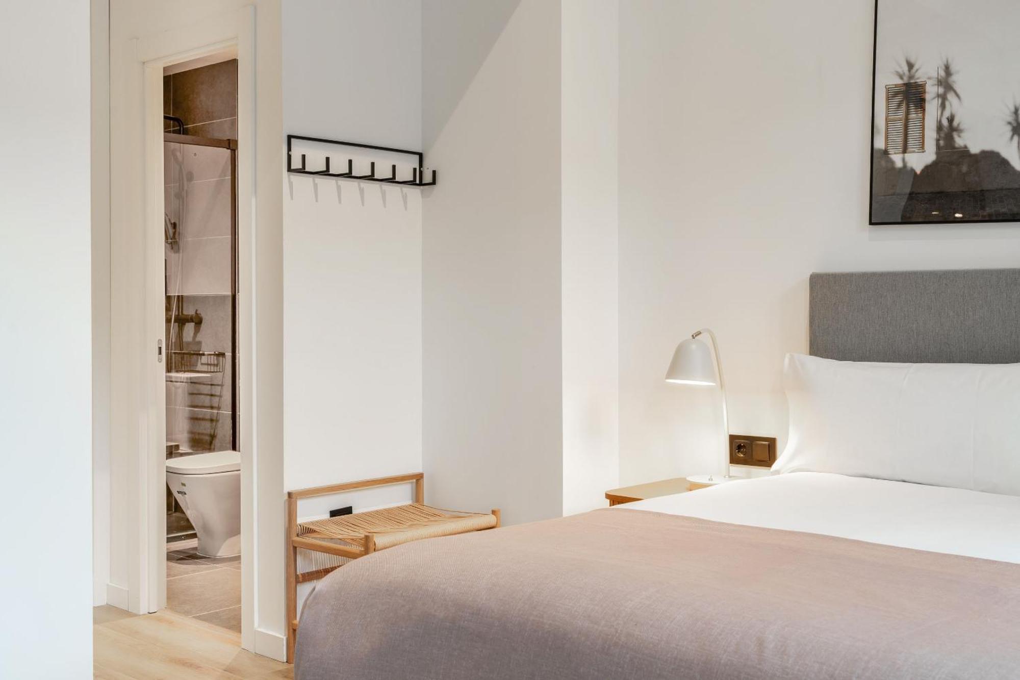 Limehome Malaga Calle Victoria Room photo