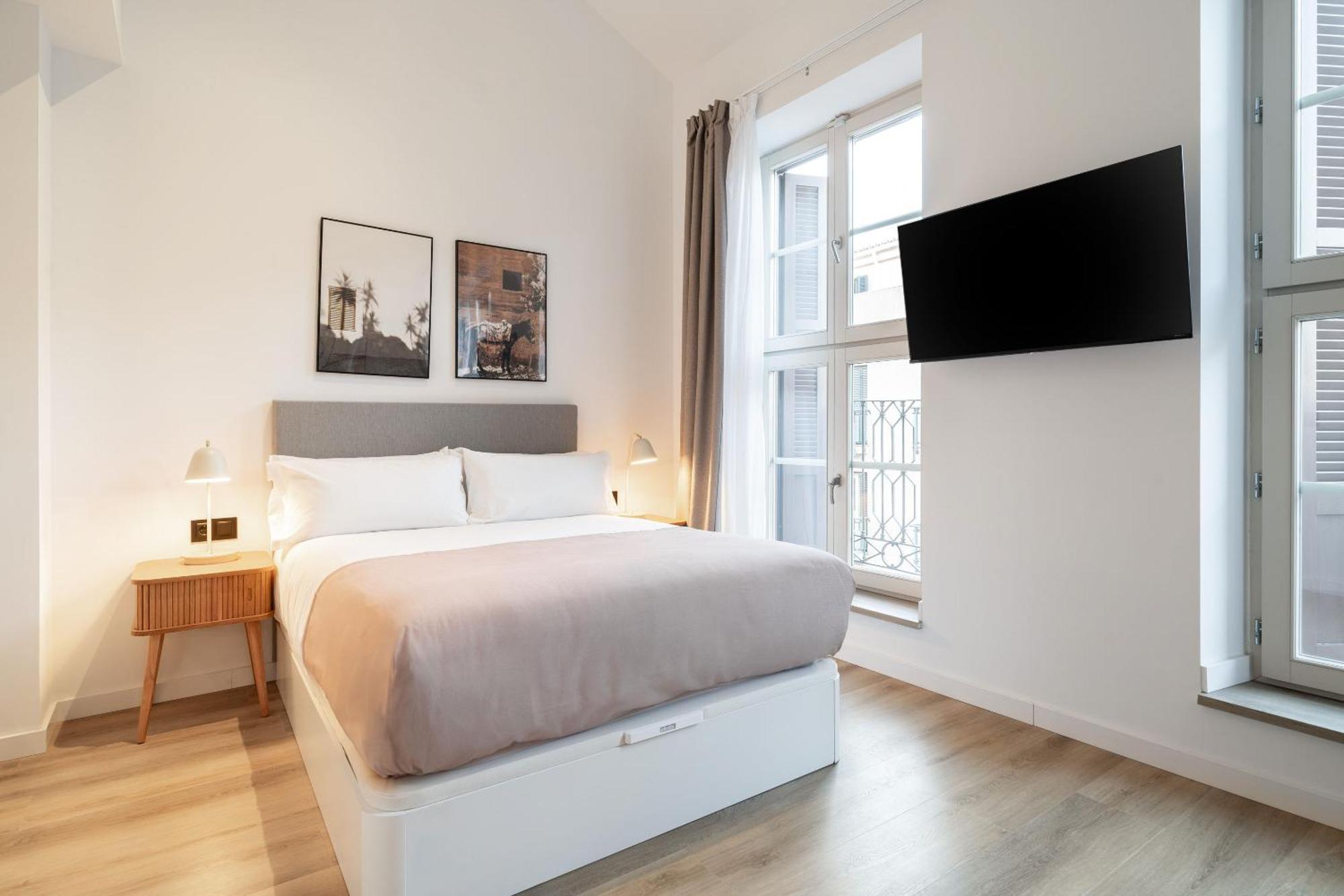 Limehome Malaga Calle Victoria Exterior photo