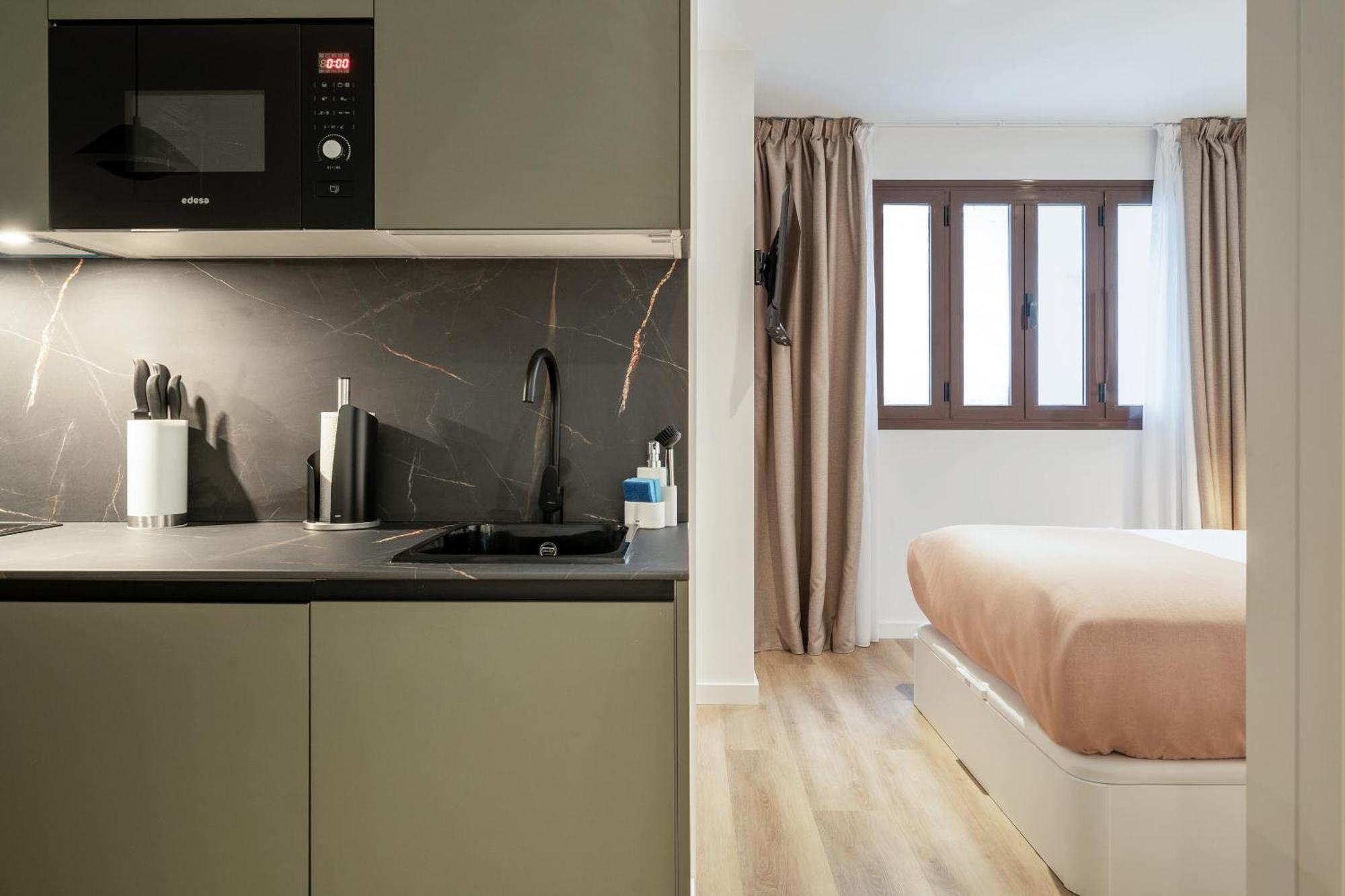Limehome Malaga Calle Victoria Room photo