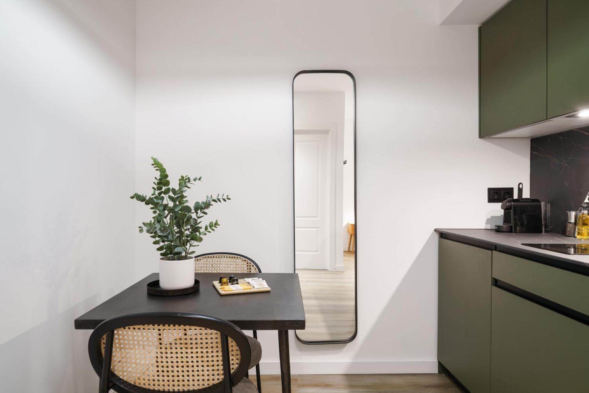 Limehome Malaga Calle Victoria Room photo